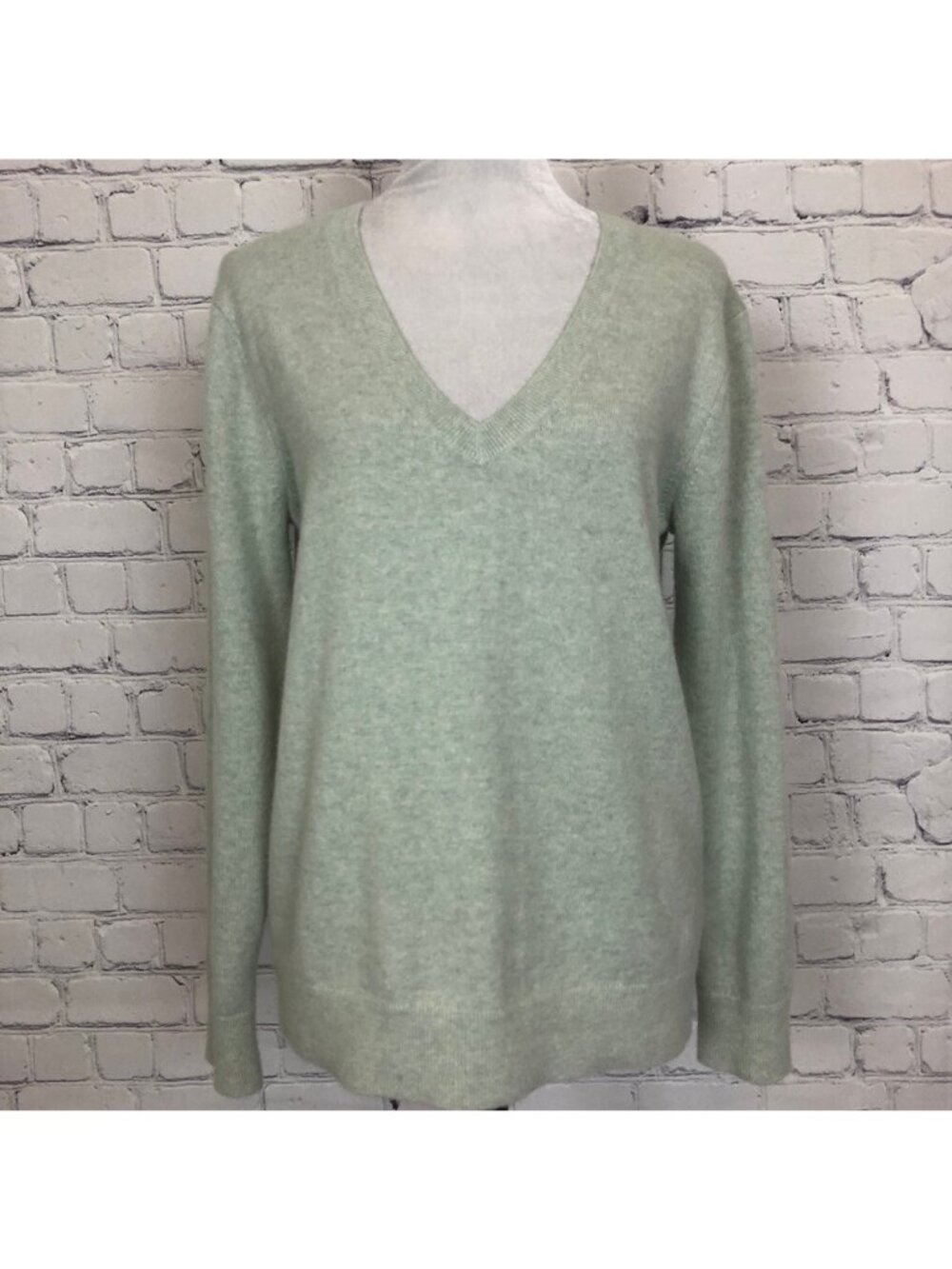 Vince Weekend V-Neck Sweater Size XS Green 100% Cashmere